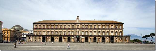 Palazzo-Reale-di-Napoli_pano