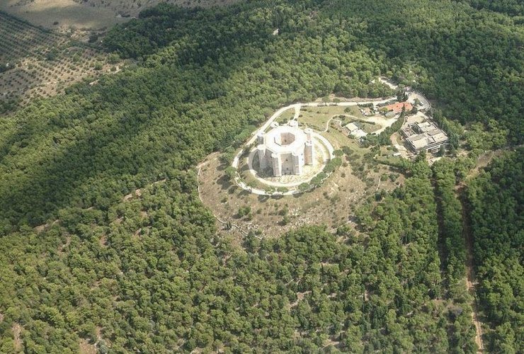 Вид на башню замка крупным планом