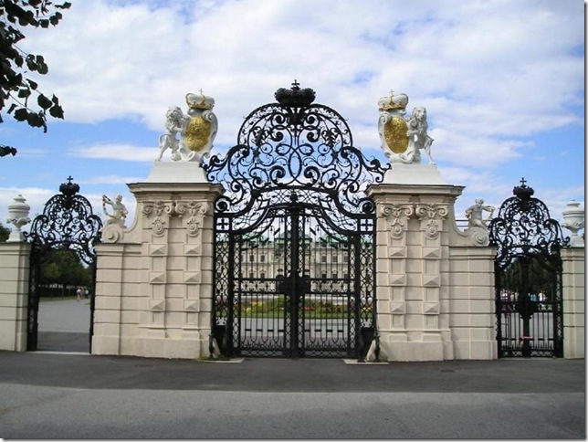 gate_of_belvedere_palace_vienna_austria_20090605_2074452626