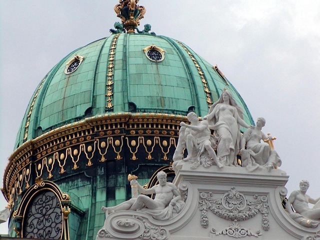 cupola_of_hofburg_palace_in_vienna_20090605_1153268708