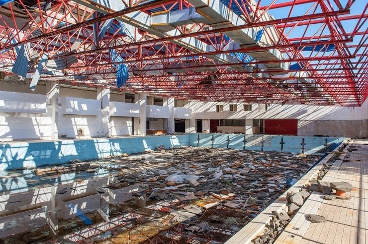 бассейн пустой