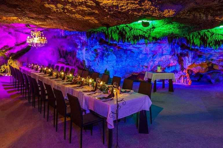 ресторан в пещере