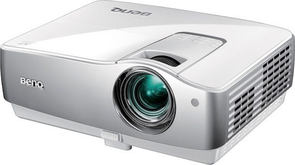 серебристый проектор BenQ