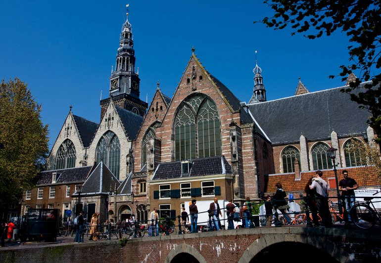 старая церковь амстердама