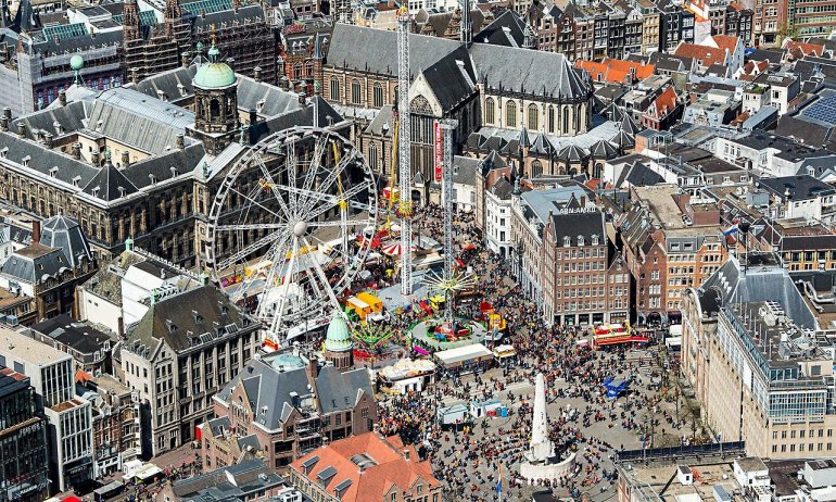 площадь Дам в Амстердаме