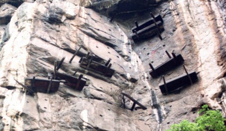 гробы на скалах Янцзы