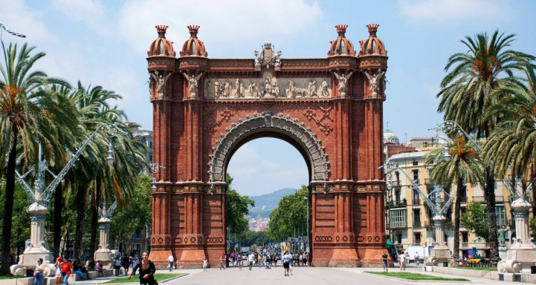 триумфальная арка Барселоны