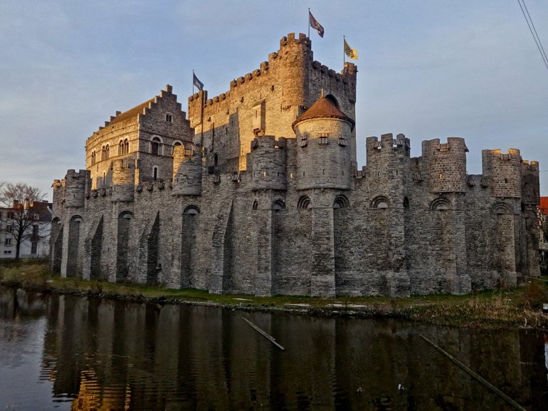замок гравенстен в бельгии