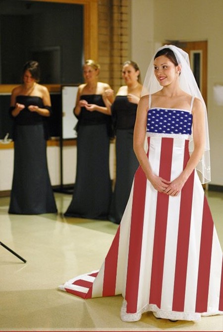 Свадебное платье из флага