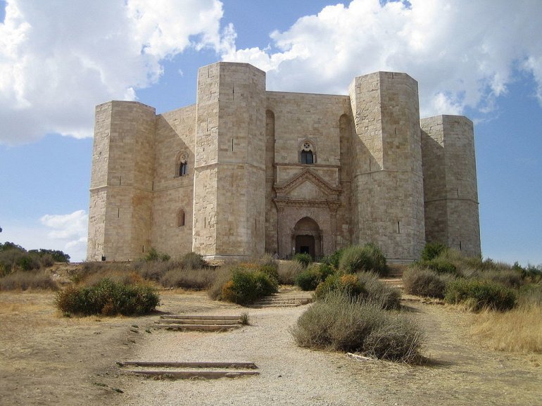 замок кастель дель монте