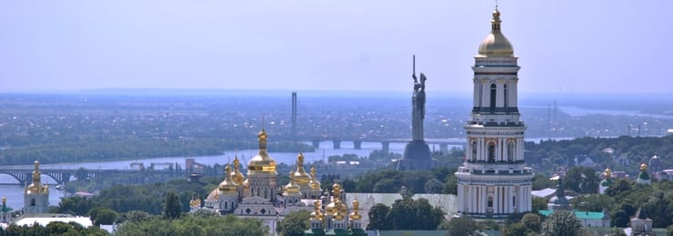 Пейзаж Киевской области с рекой и лесами