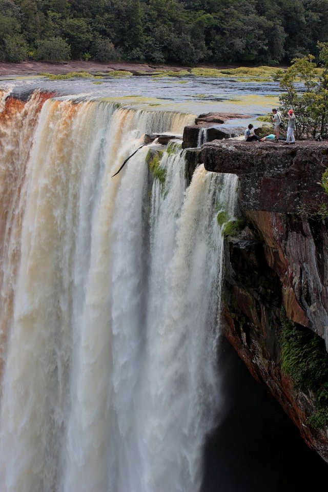 Фото Горный выступ водопада Кайетур, Гайана