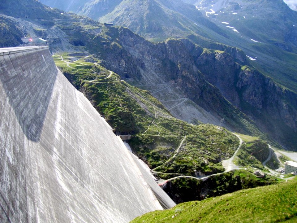 Самая высокая дамба. Швейцария Гранд Диксенс. Плотина Клезон-Диксенс. Гранд Диксенс ГЭС. Дамба Гранд Диксенс в Швейцарии.