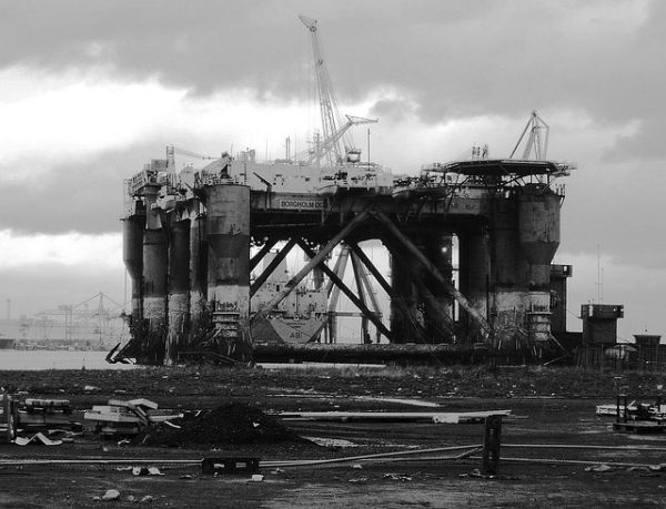 Фото Нефтедобывающая установка в Белфасте