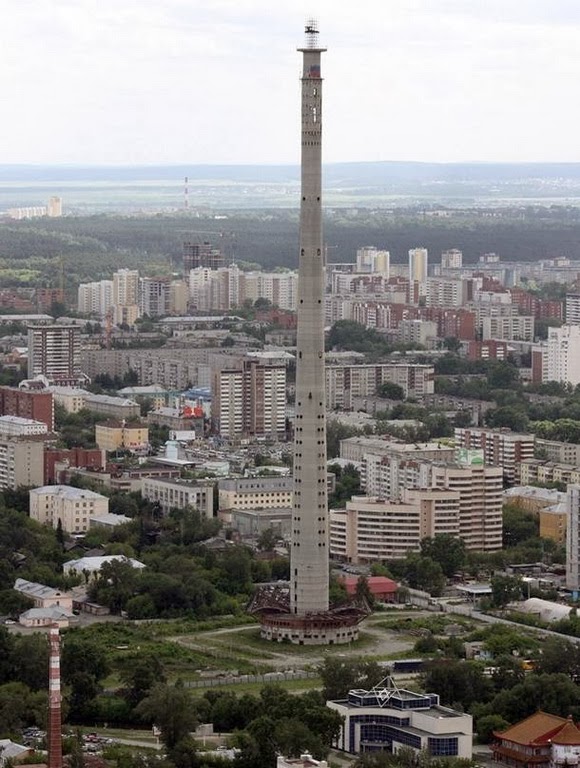 Фото Падающая башня Екатеринбурга