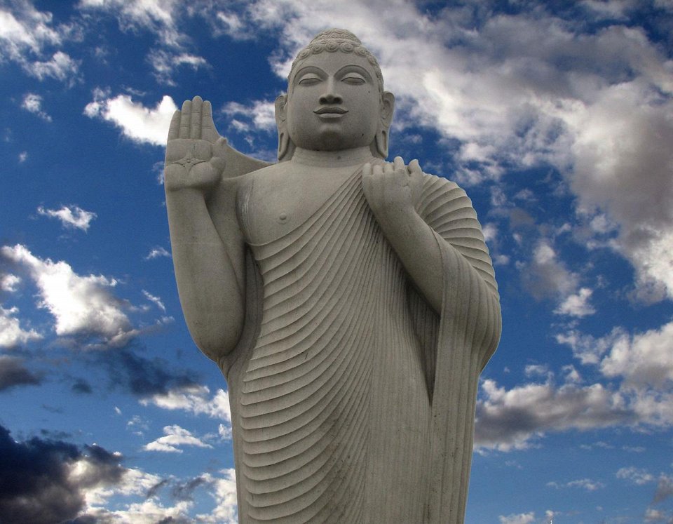 Фото Озеро Хуссейн Сагар и статуя Будды