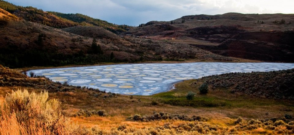 Фото Пятнистое озеро в Канаде