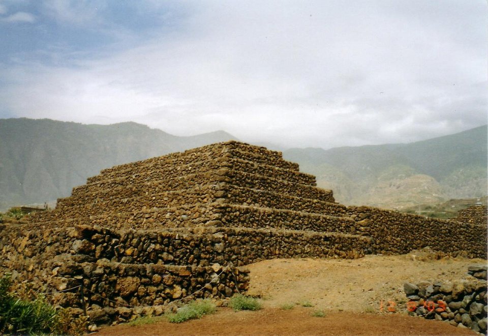 Фото Пирамиды Гуимара на Тенерифе