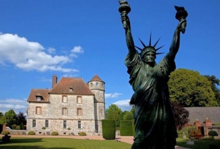 Фото Статуя Свободы во Франции