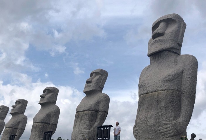 Фото Статуи Моаи в Японии