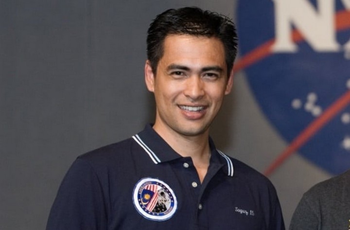 Фото Первый малайзийский астронавт и проблема молитвы