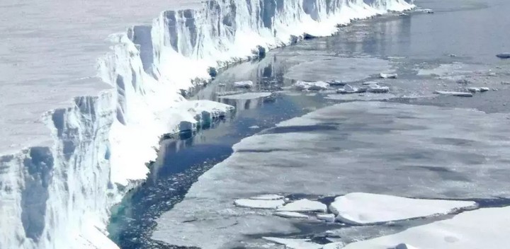 Фото Гигантская река под Антарктидой