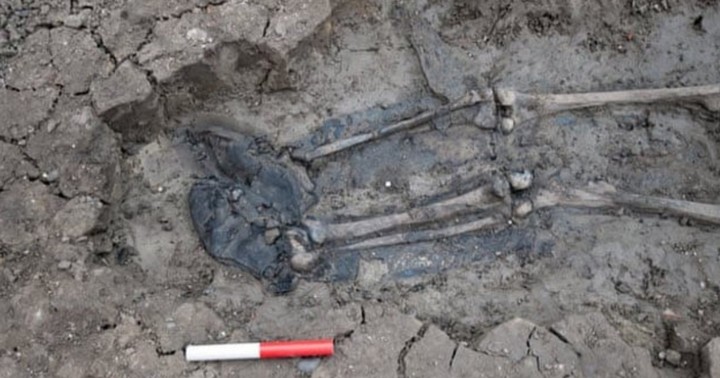 Фото Кожаные «Ботфорты» в Темзе