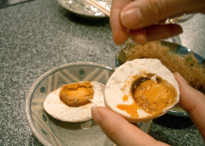 Вареные в моче яйца