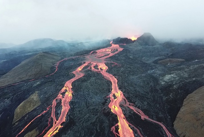 Фото Новый вулкан Фаградальсфьятль в Исландии