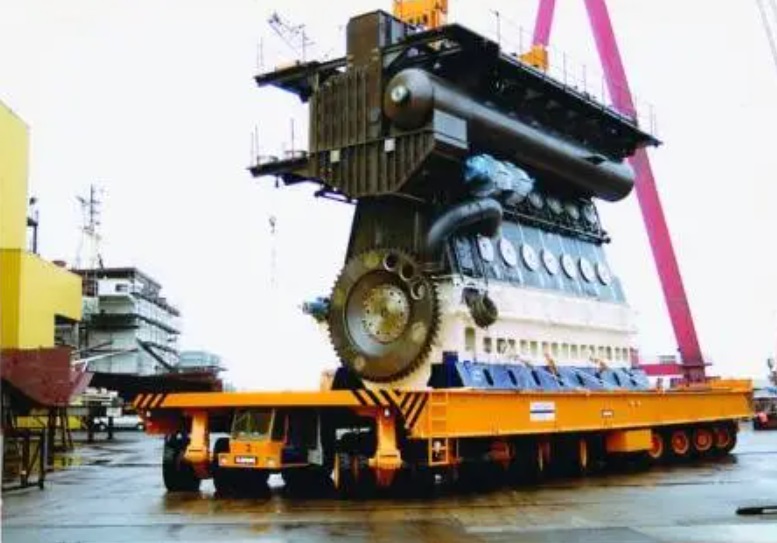 Фото Гигантский двигатель Wartsila-Sulzer RTA96-C