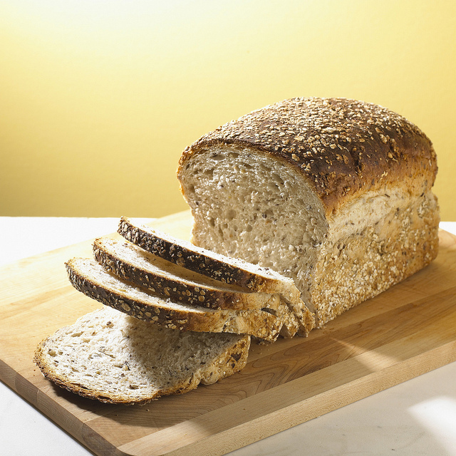 Фото Серый хлеб сделан из зерна