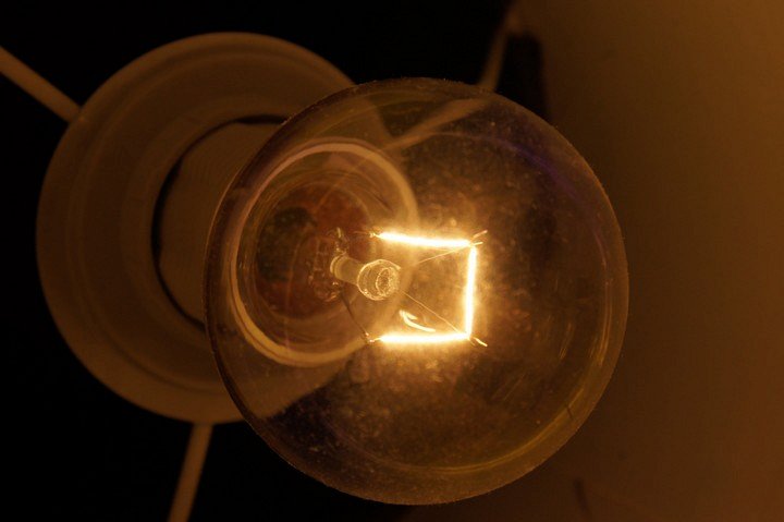 Фото Льюис Латимер – Улучшенная нить накаливания для лампочки