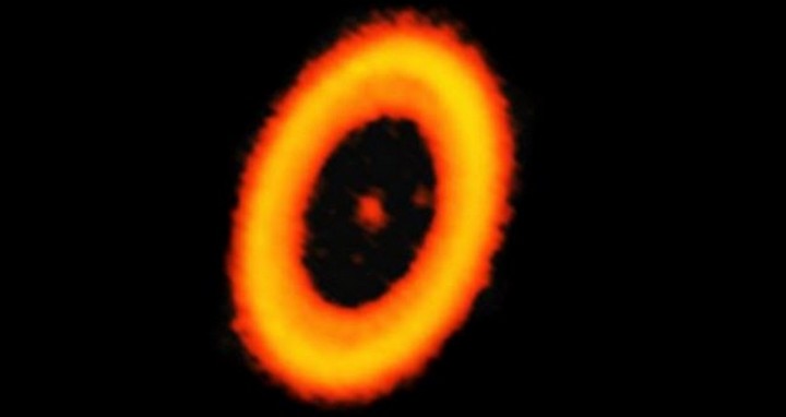 Фото Первое изображение формирующейся экзолуны