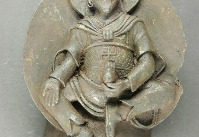 Фото Статуя «Железного человека» из метеорита