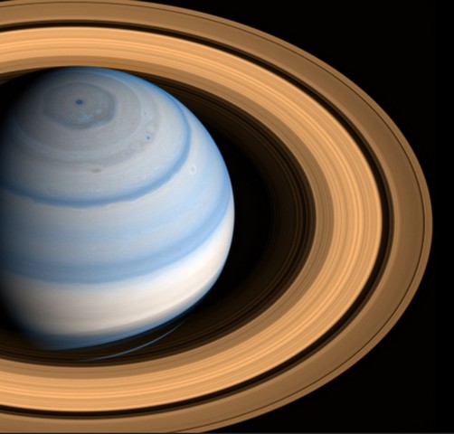 Фото Титан — крупнейший спутник Сатурна, превышающий его по размеру