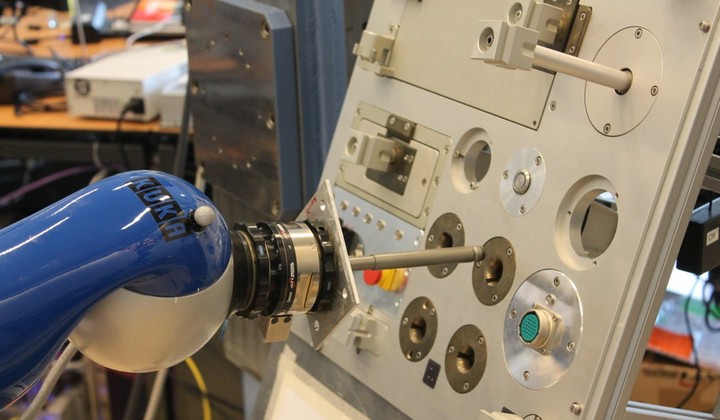 Фото «Суперконечности» помогут астронавтам вставать после падений